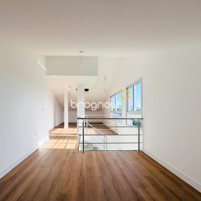Casa com 170m², 3 quartos (sendo 1 suíte), 2 garagens, no bairro Campeche em Florianópolis