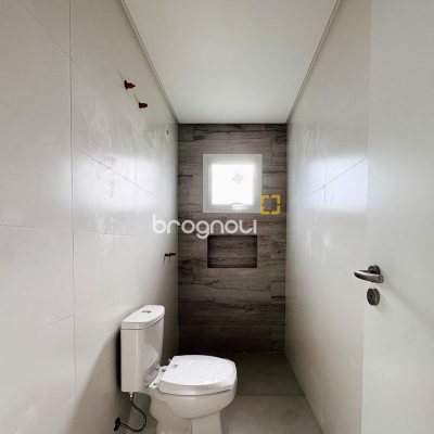 Casa com 170m², 3 quartos (sendo 1 suíte), 2 garagens, no bairro Campeche em Florianópolis