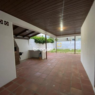 Casa com 138m², 4 quartos, 4 garagens, no bairro Ingleses em Florianópolis