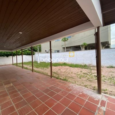 Casa com 138m², 4 quartos, 4 garagens, no bairro Ingleses em Florianópolis