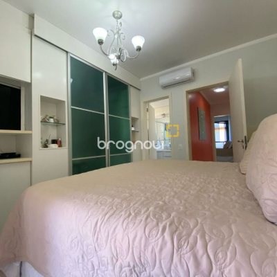 Apartamento com 128m², 3 quartos (sendo 3 suítes), 2 garagens, no bairro Jurerê Internacional em Florianópolis