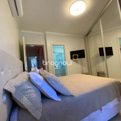 Apartamento com 128m², 3 quartos (sendo 3 suítes), 2 garagens, no bairro Jurerê Internacional em Florianópolis