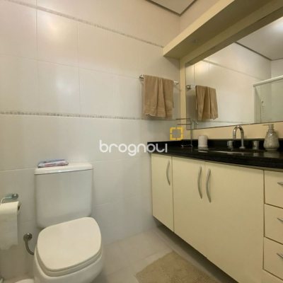 Apartamento com 128m², 3 quartos (sendo 3 suítes), 2 garagens, no bairro Jurerê Internacional em Florianópolis