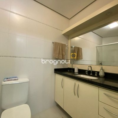 Apartamento com 128m², 3 quartos (sendo 3 suítes), 2 garagens, no bairro Jurerê Internacional em Florianópolis