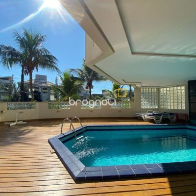 Apartamento com 128m², 3 quartos (sendo 3 suítes), 2 garagens, no bairro Jurerê Internacional em Florianópolis