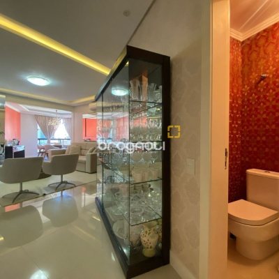 Apartamento com 128m², 3 quartos (sendo 3 suítes), 2 garagens, no bairro Jurerê Internacional em Florianópolis