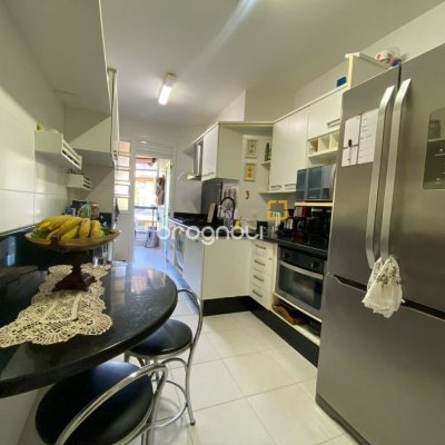 Apartamento com 128m², 3 quartos (sendo 3 suítes), 2 garagens, no bairro Jurerê Internacional em Florianópolis