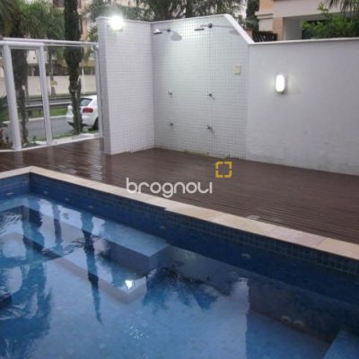 Apartamento com 115m², 3 quartos (sendo 3 suítes), 2 garagens, no bairro Jurerê Internacional em Florianópolis