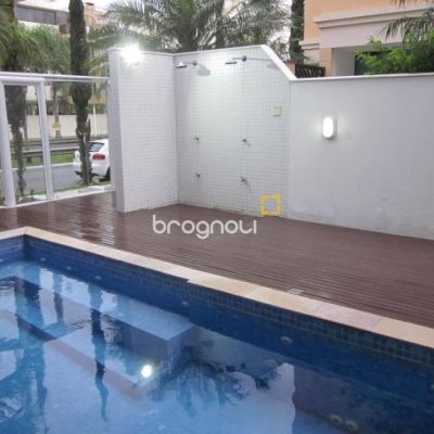 Apartamento com 115m², 3 quartos (sendo 3 suítes), 2 garagens, no bairro Jurerê Internacional em Florianópolis