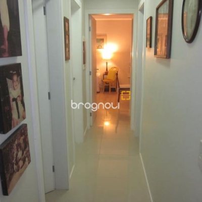 Apartamento com 115m², 3 quartos (sendo 3 suítes), 2 garagens, no bairro Jurerê Internacional em Florianópolis