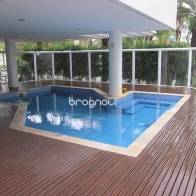 Apartamento com 115m², 3 quartos (sendo 3 suítes), 2 garagens, no bairro Jurerê Internacional em Florianópolis