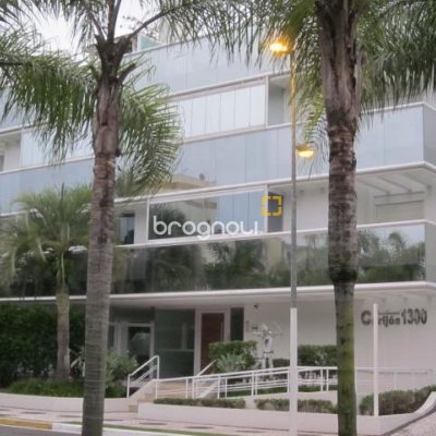 Apartamento com 115m², 3 quartos (sendo 3 suítes), 2 garagens, no bairro Jurerê Internacional em Florianópolis