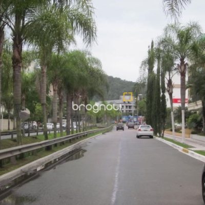 Apartamento com 115m², 3 quartos (sendo 3 suítes), 2 garagens, no bairro Jurerê Internacional em Florianópolis