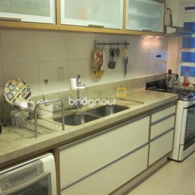 Apartamento com 115m², 3 quartos (sendo 3 suítes), 2 garagens, no bairro Jurerê Internacional em Florianópolis