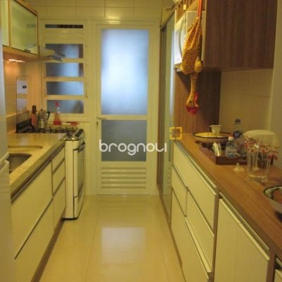 Apartamento com 115m², 3 quartos (sendo 3 suítes), 2 garagens, no bairro Jurerê Internacional em Florianópolis