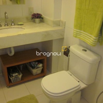 Apartamento com 115m², 3 quartos (sendo 3 suítes), 2 garagens, no bairro Jurerê Internacional em Florianópolis