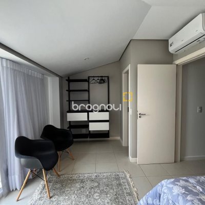 Cobertura com 209m², 4 quartos (sendo 4 suítes), 3 garagens, no bairro Cachoeira do Bom Jesus em Florianópolis