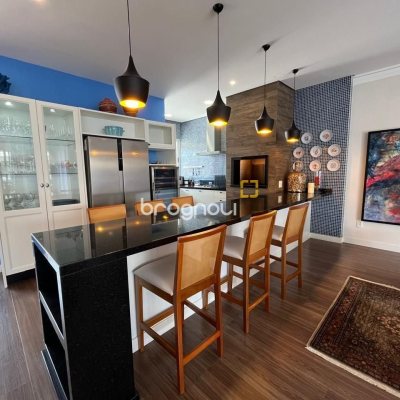 Cobertura com 209m², 4 quartos (sendo 4 suítes), 3 garagens, no bairro Cachoeira do Bom Jesus em Florianópolis