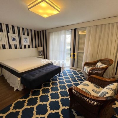 Cobertura com 209m², 4 quartos (sendo 4 suítes), 3 garagens, no bairro Cachoeira do Bom Jesus em Florianópolis