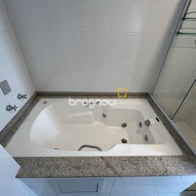 Cobertura com 209m², 4 quartos (sendo 4 suítes), 3 garagens, no bairro Cachoeira do Bom Jesus em Florianópolis
