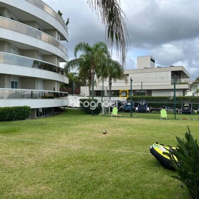 Cobertura com 209m², 4 quartos (sendo 4 suítes), 3 garagens, no bairro Cachoeira do Bom Jesus em Florianópolis