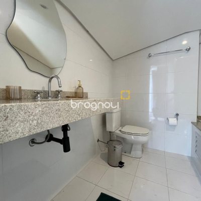 Cobertura com 209m², 4 quartos (sendo 4 suítes), 3 garagens, no bairro Cachoeira do Bom Jesus em Florianópolis