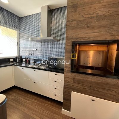 Cobertura com 209m², 4 quartos (sendo 4 suítes), 3 garagens, no bairro Cachoeira do Bom Jesus em Florianópolis