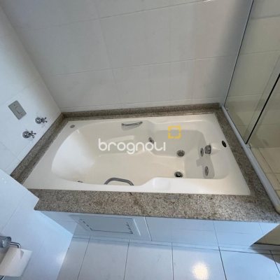 Cobertura com 209m², 4 quartos (sendo 4 suítes), 3 garagens, no bairro Cachoeira do Bom Jesus em Florianópolis