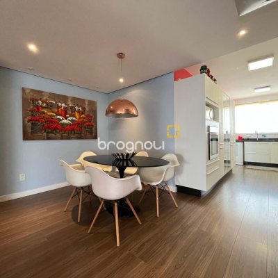 Cobertura com 209m², 4 quartos (sendo 4 suítes), 3 garagens, no bairro Cachoeira do Bom Jesus em Florianópolis