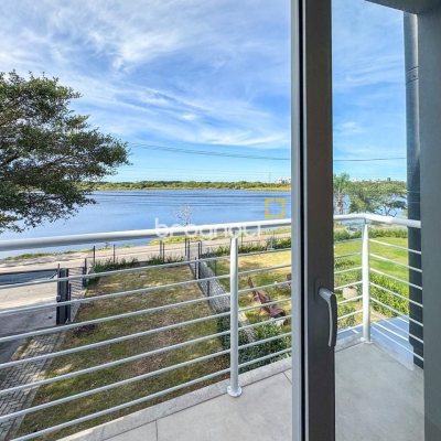 Casa com 157m², 3 quartos (sendo 1 suíte), 2 garagens, no bairro Rio Tavares Central em Florianópolis