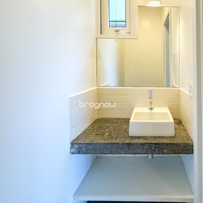Casa com 157m², 3 quartos (sendo 1 suíte), 2 garagens, no bairro Rio Tavares Central em Florianópolis