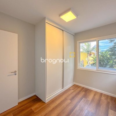 Casa com 157m², 3 quartos (sendo 1 suíte), 2 garagens, no bairro Rio Tavares Central em Florianópolis
