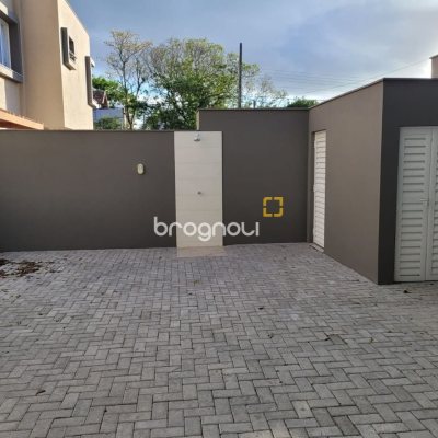 Casa com 157m², 3 quartos (sendo 1 suíte), 2 garagens, no bairro Rio Tavares Central em Florianópolis