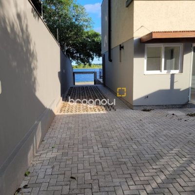 Casa com 157m², 3 quartos (sendo 1 suíte), 2 garagens, no bairro Rio Tavares Central em Florianópolis