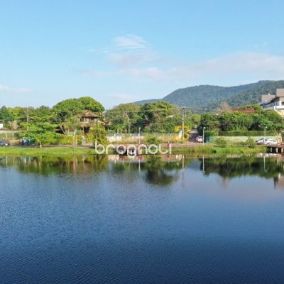 Casa com 157m², 3 quartos (sendo 1 suíte), 2 garagens, no bairro Rio Tavares Central em Florianópolis
