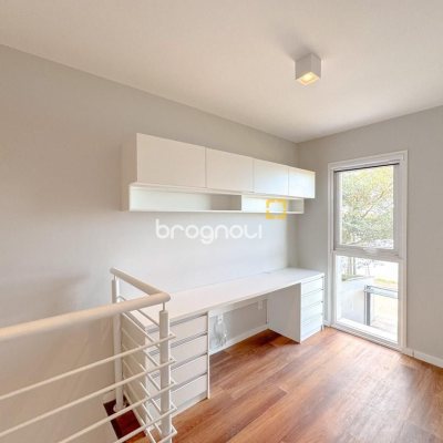 Casa com 157m², 3 quartos (sendo 1 suíte), 2 garagens, no bairro Rio Tavares Central em Florianópolis
