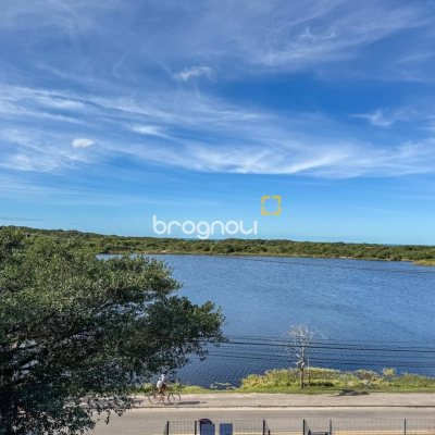 Casa com 157m², 3 quartos (sendo 1 suíte), 2 garagens, no bairro Rio Tavares Central em Florianópolis