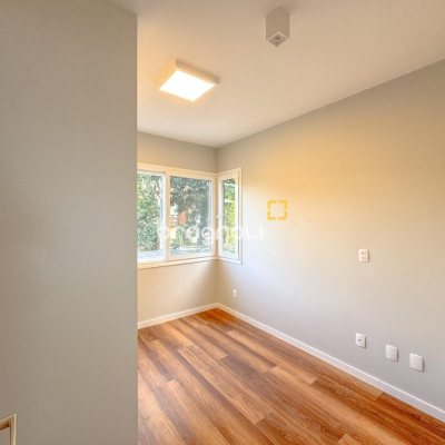 Casa com 157m², 3 quartos (sendo 1 suíte), 2 garagens, no bairro Rio Tavares Central em Florianópolis