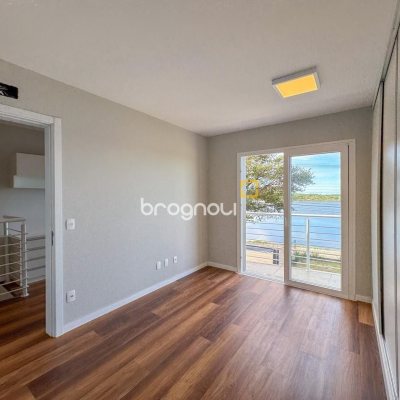 Casa com 157m², 3 quartos (sendo 1 suíte), 2 garagens, no bairro Rio Tavares Central em Florianópolis