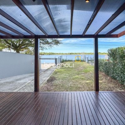Casa com 157m², 3 quartos (sendo 1 suíte), 2 garagens, no bairro Rio Tavares Central em Florianópolis