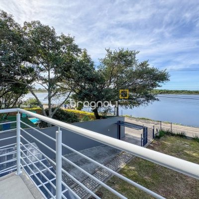 Casa com 157m², 3 quartos (sendo 1 suíte), 2 garagens, no bairro Rio Tavares Central em Florianópolis