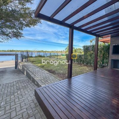Casa com 157m², 3 quartos (sendo 1 suíte), 2 garagens, no bairro Rio Tavares Central em Florianópolis