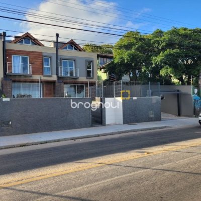 Casa com 157m², 3 quartos (sendo 1 suíte), 2 garagens, no bairro Rio Tavares Central em Florianópolis