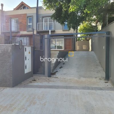Casa com 157m², 3 quartos (sendo 1 suíte), 2 garagens, no bairro Rio Tavares Central em Florianópolis