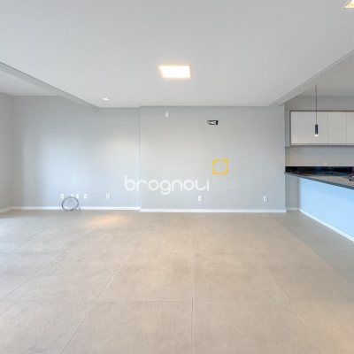 Casa com 157m², 3 quartos (sendo 1 suíte), 2 garagens, no bairro Rio Tavares Central em Florianópolis