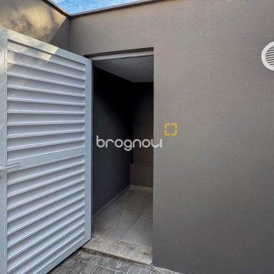 Casa com 157m², 3 quartos (sendo 1 suíte), 2 garagens, no bairro Rio Tavares Central em Florianópolis