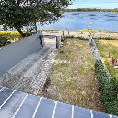 Casa com 157m², 3 quartos (sendo 1 suíte), 2 garagens, no bairro Rio Tavares Central em Florianópolis