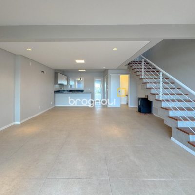 Casa com 157m², 3 quartos (sendo 1 suíte), 2 garagens, no bairro Rio Tavares Central em Florianópolis