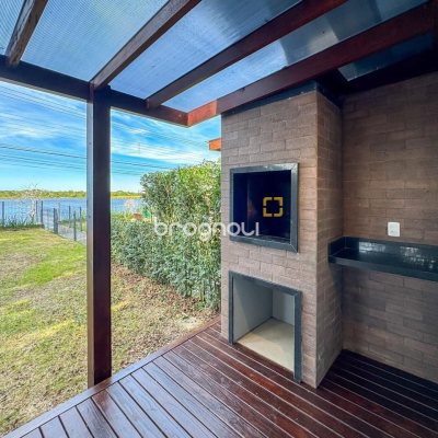 Casa com 157m², 3 quartos (sendo 1 suíte), 2 garagens, no bairro Rio Tavares Central em Florianópolis