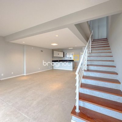 Casa com 157m², 3 quartos (sendo 1 suíte), 2 garagens, no bairro Rio Tavares Central em Florianópolis